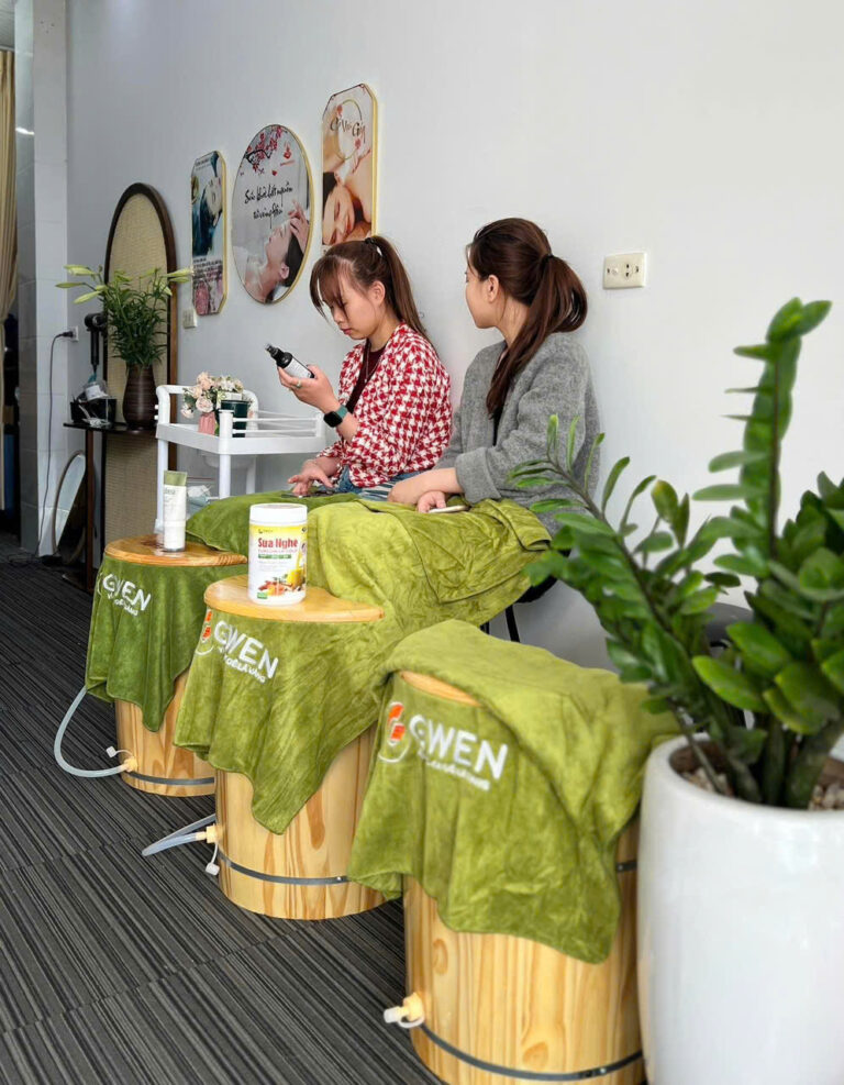 Khách hàng thoải mái khi xông chân