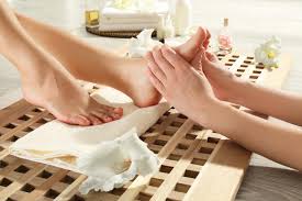 Massgae chân giúp ngủ ngon hơn