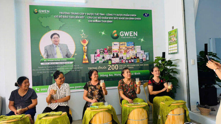 Người lớn tuổi xông chân