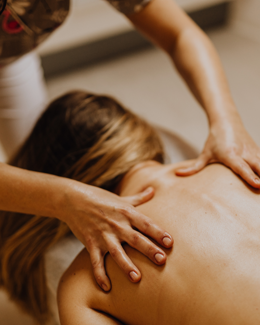 massage cổ vai gáy tại nhà