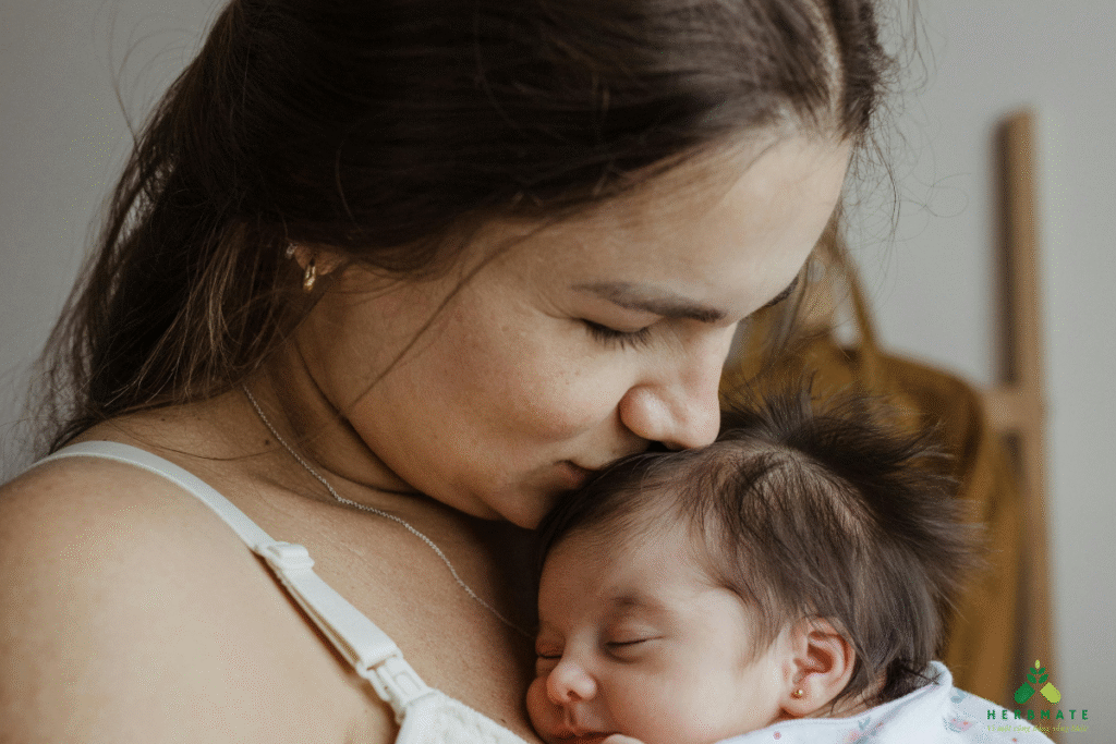 Giải pháp cho mẹ rụng tóc sau sinh