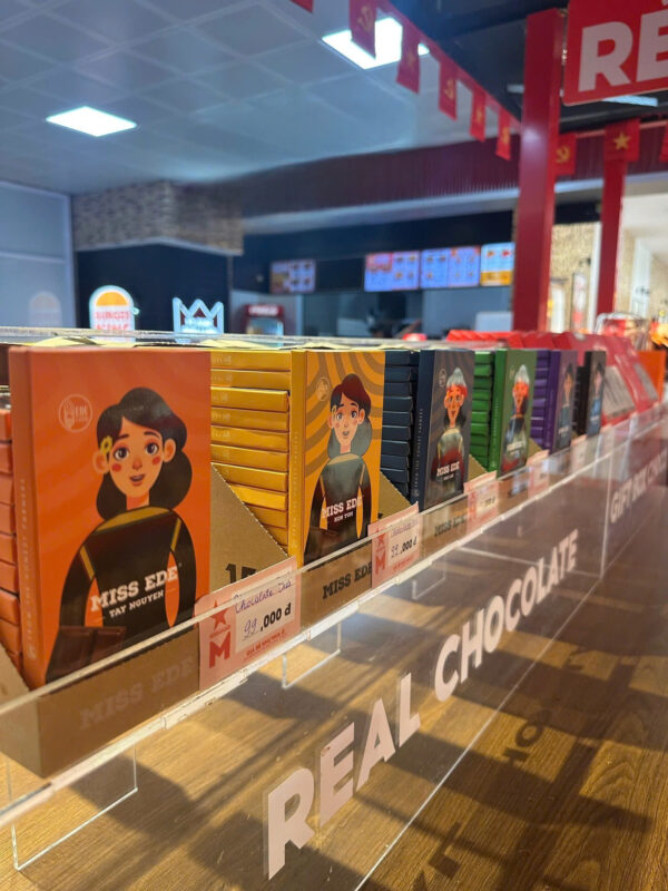 z7435753221476_425d91f32b6df8f13f0a58b24efc2277 Chocolate Sữa Miss Ede 60% Cacao - Hộp 60g - Tinh Hoa Đại Ngàn Tây Nguyên