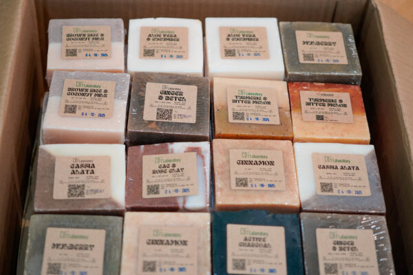 _DSC3080 Xà Phòng Thảo Mộc Nghệ Khổ Qua Coboté 120g – Sự Kết Hợp Tinh Túy Từ Khổ Qua, Nghệ Và Nha Đam