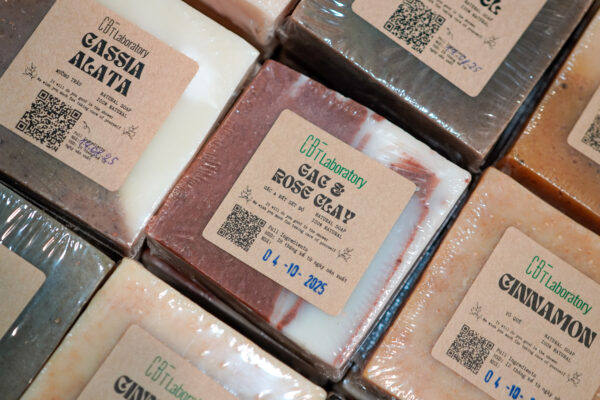 _DSC3082 Xà Phòng Thảo Mộc Nghệ Khổ Qua Coboté 120g – Sự Kết Hợp Tinh Túy Từ Khổ Qua, Nghệ Và Nha Đam