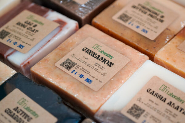 _DSC3091 Xà Phòng Thảo Mộc Nghệ Khổ Qua Coboté 120g – Sự Kết Hợp Tinh Túy Từ Khổ Qua, Nghệ Và Nha Đam