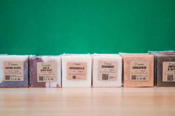 _DSC3094 Xà Phòng Thảo Mộc Nghệ Khổ Qua Coboté 120g – Sự Kết Hợp Tinh Túy Từ Khổ Qua, Nghệ Và Nha Đam