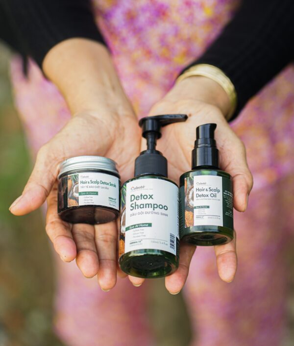 z4457287994127_6edcd24e1bd9b60a87cbb2cdc4a326a6 Dầu Gội Dưỡng Sinh Coboté 100ml – Tinh Túy Thảo Mộc Việt Cho Mái Tóc Khỏe Đẹp